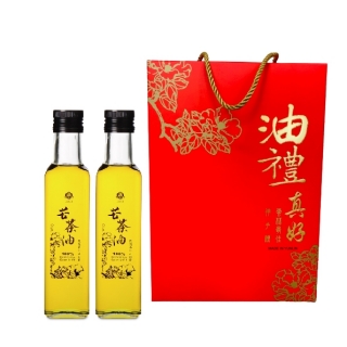 賴記油禮真好禮盒,內含低溫鮮榨苦茶油250ML雙瓶裝,年節送禮、企業贈禮首選,紅色禮盒包裝喜氣健康。 賴記油禮真好禮盒,內含低溫鮮榨苦茶油250ML雙瓶裝,年節送禮、企業贈禮首選,紅色禮盒包裝喜氣健康。